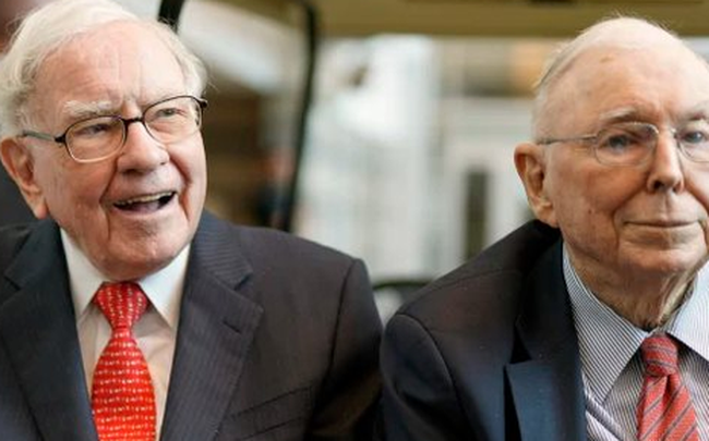 Charlie Munger: Cánh tay phải từng đố kỵ với Warren Buffett đã vượt qua sự ganh ghét về giàu có như thế nào?